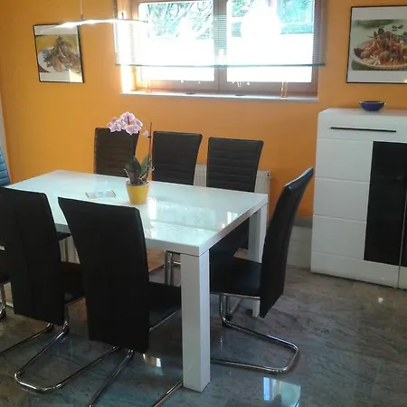 Ferienwohnung Weiss דירה רוסט